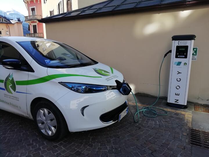 Il gruppo ACSM rinnova le stazioni di ricarica per veicoli elettrici